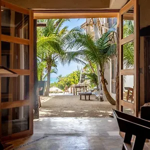 Отель La Del Sol Boutique